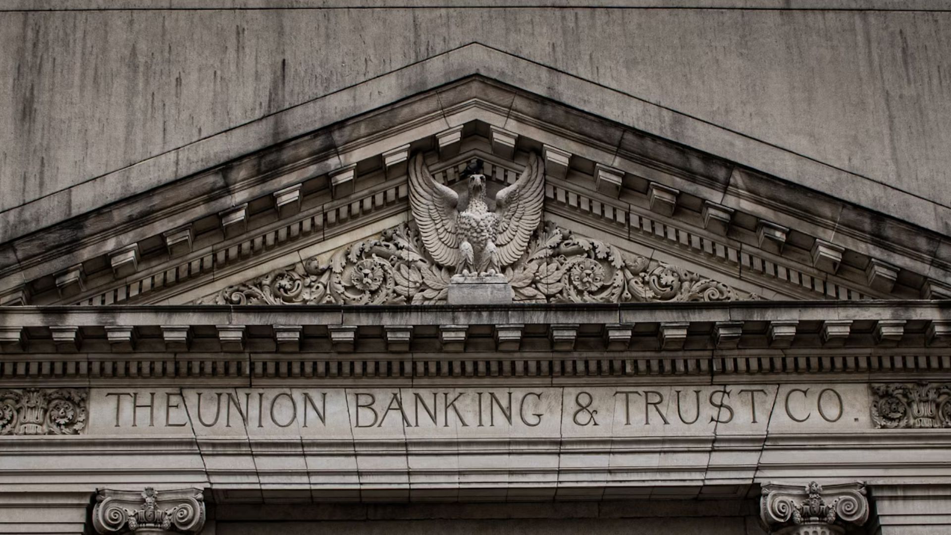 Sarah Mitchell was facing financial struggles (Image via Unsplash/@ Luke Shaffer)